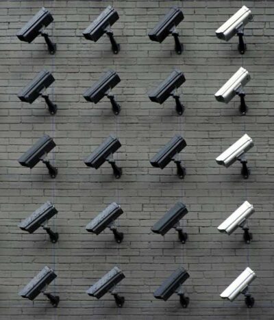 Como Descobrir e Lidar com Câmeras Escondidas em Imóveis Alugados: Medidas Legais e Proteção de Direitos